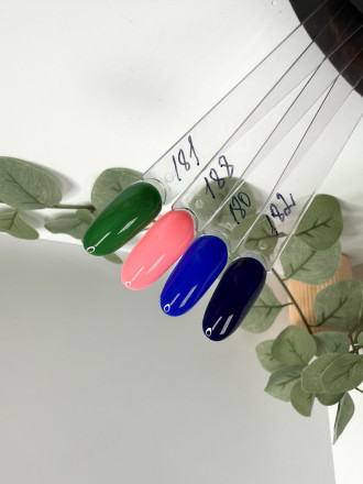 KLIO  Гель-лак  Капсульная  коллекция  8мл  №181  Зеленый